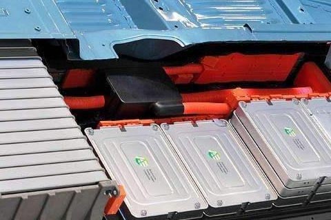 曲靖报废电池回收-电池回收一斤多少钱